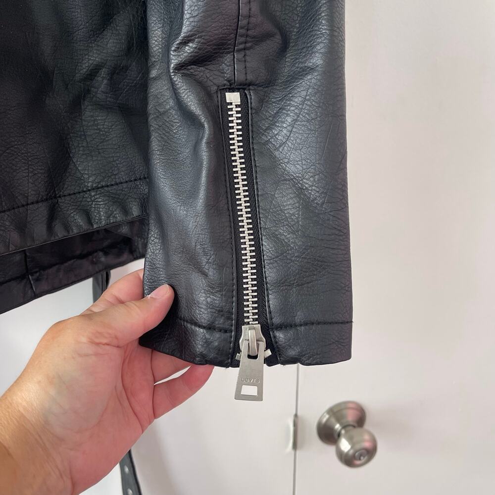 Levi's Women's Large Black Faux Leather Moto Jacket Belted Biker Zip - Picture 9 of 16